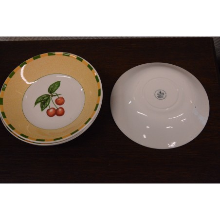 (n-4875)  Churchill kirssidega supi-pastataldrikud, 4tk (n-4875)  Churchill kirssidega supi-pastataldrikud, 4tk