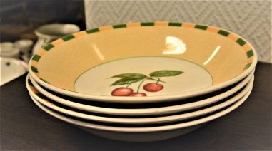 (n-4875)  Churchill kirssidega supi-pastataldrikud, 4tk