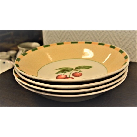 (n-4875)  Churchill kirssidega supi-pastataldrikud, 4tk (n-4875)  Churchill kirssidega supi-pastataldrikud, 4tk