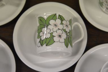 (n-4971/7) Azberg, õunapuuõitega kohvitassid-taldrikud, 5tk