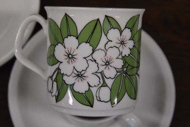 (n-4971/7) Azberg, õunapuuõitega kohvitassid-taldrikud, 5tk