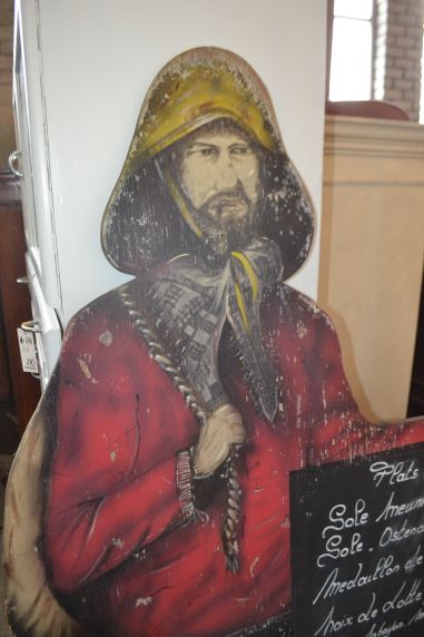 (6-608) Suur vana kalarestorani reklaamsilt