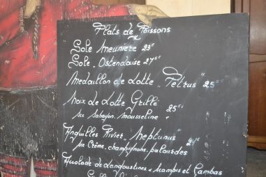 (6-608) Suur vana kalarestorani reklaamsilt