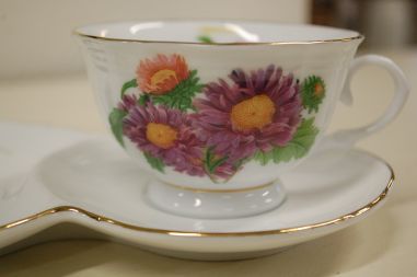 (n-5061) Krüsanteemidega huvitav kollektsioontass-taldrik "September"