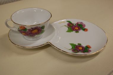 (n-5061) Krüsanteemidega huvitav kollektsioontass-taldrik "September"