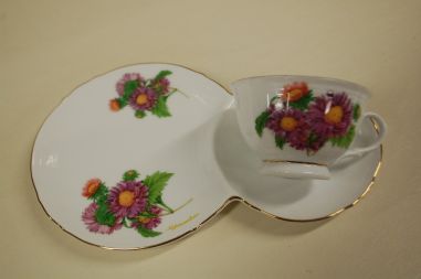 (n-5061) Krüsanteemidega huvitav kollektsioontass-taldrik "September"