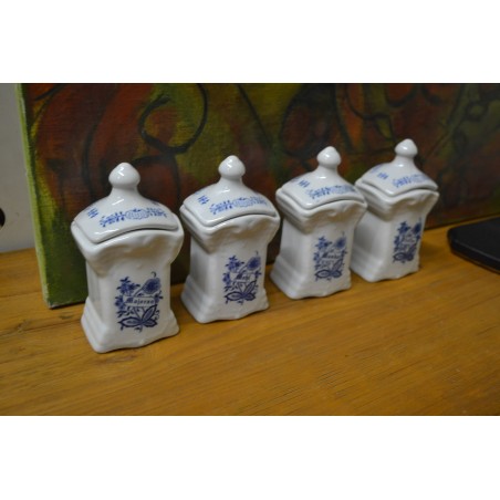 (n-5228) Sibulamustriga maitseainetoosid 4 tk komplektis