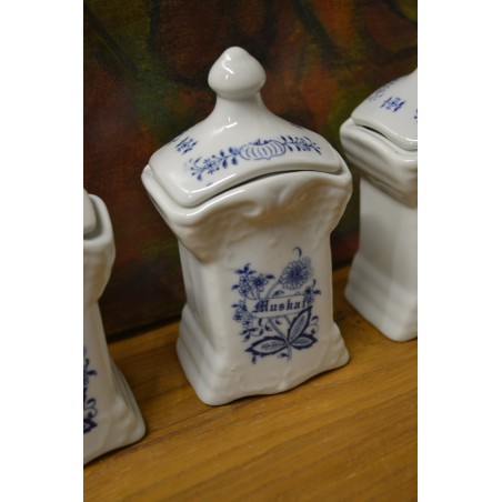 (n-5228) Sibulamustriga maitseainetoosid 4 tk komplektis