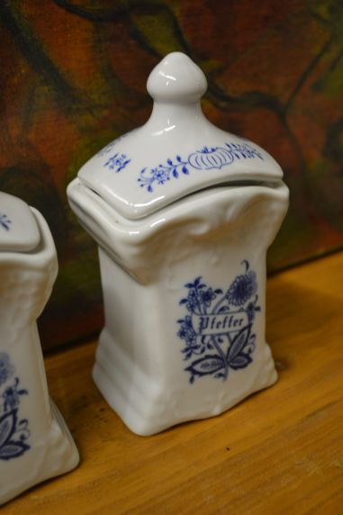 (n-5228) Sibulamustriga maitseainetoosid 4 tk komplektis