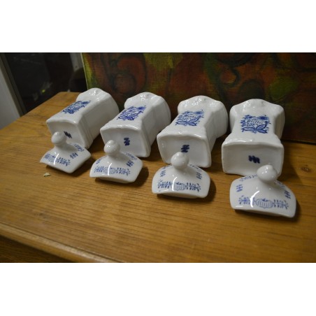 (n-5228) Sibulamustriga maitseainetoosid 4 tk komplektis