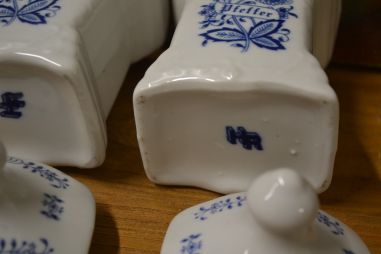 (n-5228) Sibulamustriga maitseainetoosid 4 tk komplektis