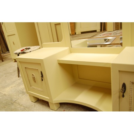 (M-3) MASSPRODUKT A/S Tallinn  peegliga kapp