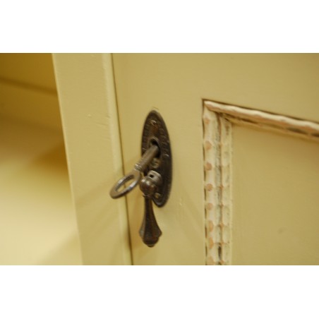 (M-3) MASSPRODUKT A/S Tallinn  peegliga kapp