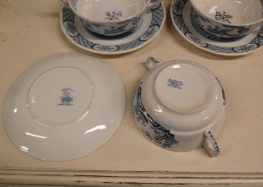 (n-5301/4)  Furnivals Limited Old Chelsea Rd nr 647812, pujongitassid-taldrikud, 3tk