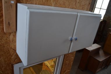 (9-546) Valge seinakapp