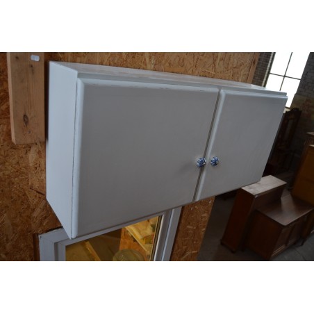 (9-546) Valge seinakapp