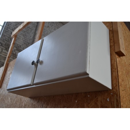 (9-546) Valge seinakapp