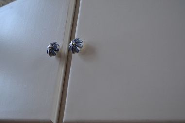 (9-546) Valge seinakapp