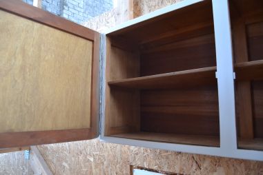 (9-546) Valge seinakapp