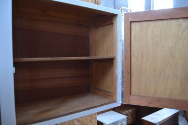 (9-546) Valge seinakapp