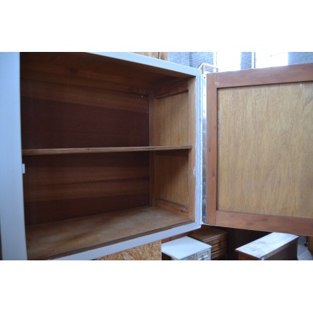 (9-546) Valge seinakapp