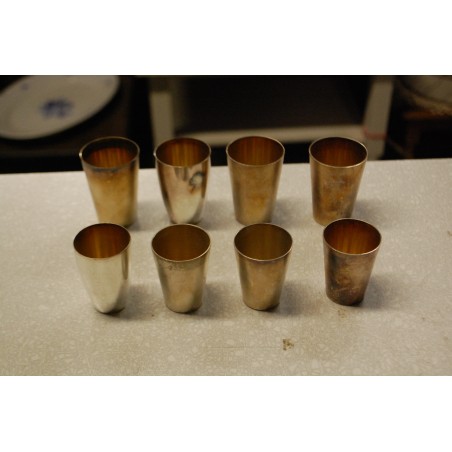 (n-500/1) Metallist topkad, karikad 8 tk (n-500/1) Metallist topkad, karikad 8 tk