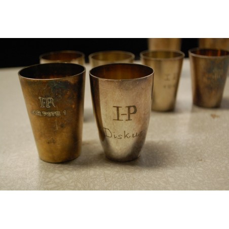 (n-500/1) Metallist topkad, karikad 8 tk (n-500/1) Metallist topkad, karikad 8 tk