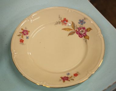 (n-3150/3) Kreemikad salatitaldrikud, 4tk