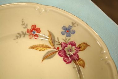 (n-3150/3) Kreemikad salatitaldrikud, 4tk