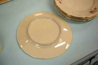 (n-3150/3) Kreemikad salatitaldrikud, 4tk