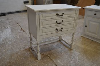 (n-5014) 3 sahtliga valge kummut