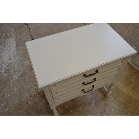 (n-5014) 3 sahtliga valge kummut