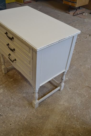 (n-5014) 3 sahtliga valge kummut