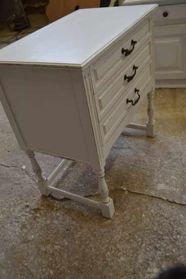 (n-5014) 3 sahtliga valge kummut