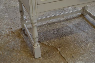 (n-5014) 3 sahtliga valge kummut