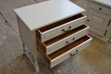 (n-5014) 3 sahtliga valge kummut