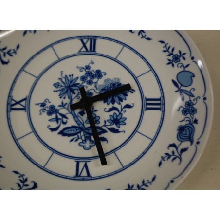 (n-5638) Jlmenau, sibulamustriga portselanist seinakell