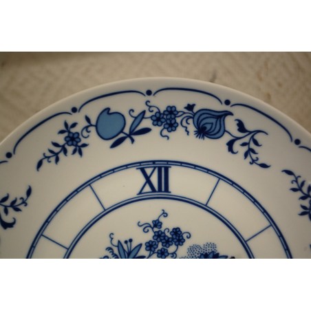 (n-5638) Jlmenau, sibulamustriga portselanist seinakell