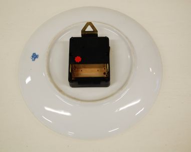 (n-5638) Jlmenau, sibulamustriga portselanist seinakell