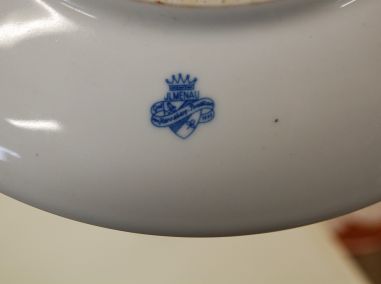 (n-5638) Jlmenau, sibulamustriga portselanist seinakell