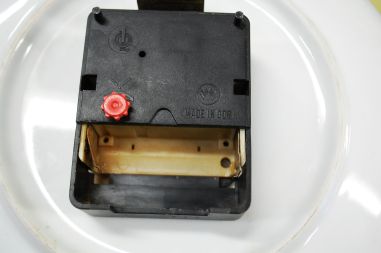 (n-5638) Jlmenau, sibulamustriga portselanist seinakell