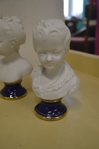 (n-5646) Biskviitportselanist kujude paar 2