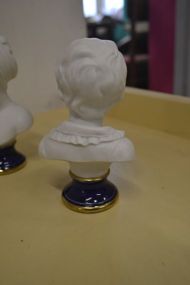 (n-5646) Biskviitportselanist kujude paar