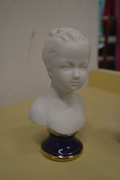 (n-5646) Biskviitportselanist kujude paar