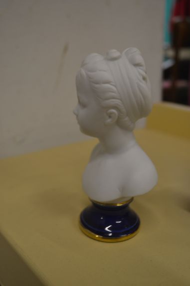 (n-5646) Biskviitportselanist kujude paar