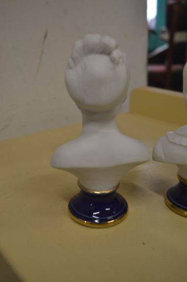 (n-5646) Biskviitportselanist kujude paar