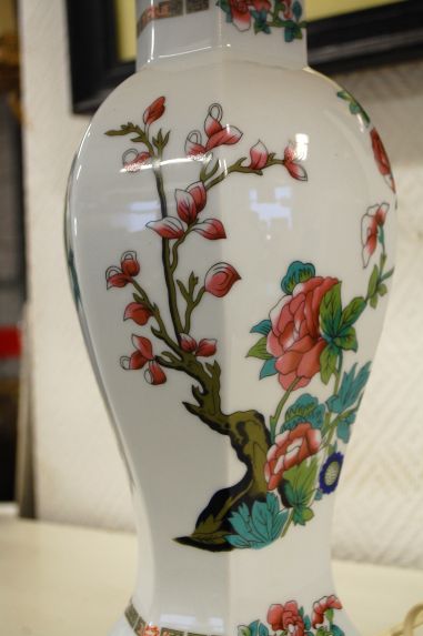 (n-5657) Limoges, kõrge lilleline laualamp