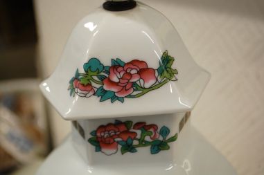 (n-5657) Limoges, kõrge lilleline laualamp