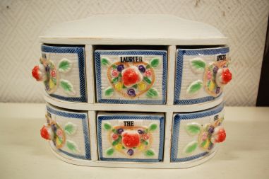 (n-5707) Valge puitraamiga maitseaineriiul