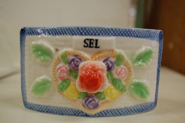 (n-5707) Valge puitraamiga maitseaineriiul